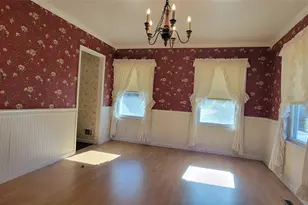 22 Washington Ave, Highland, NY 12528 - Photo 16