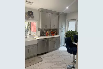 4478 Express Dr S. Drive, Ronkonkoma, NY 11779 - Photo 4
