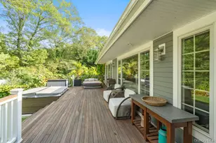 63 Ridge Dr, Plainview, NY 11803 - Photo 36