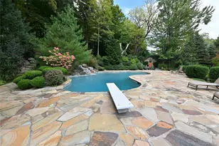 191 Cherry Ln, Airmont, NY 10952 - Photo 32