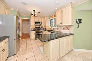 191 Cherry Ln, Airmont, NY 10952 - Photo 18