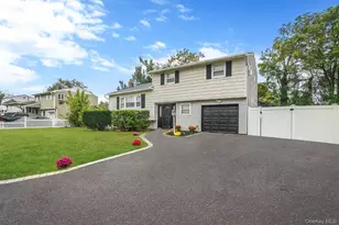 23 Holiday Park Dr, Centereach, NY 11720 - Photo 2