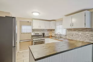 23 Holiday Park Dr, Centereach, NY 11720 - Photo 10