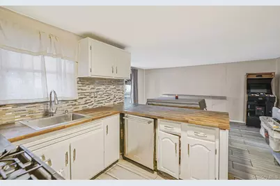 23 Holiday Park Drive, Centereach, NY 11720 - Photo 12