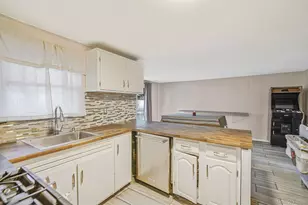 23 Holiday Park Dr, Centereach, NY 11720 - Photo 12