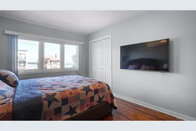 14962 Powells Cove Boulevard, Whitestone, NY 11357 - Photo 18