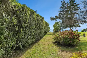 5875 Peconic Bay Blvd, Laurel, NY 11948 - Photo 12