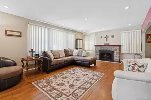 14 Bell Ct, Bellmore, NY 11710 - Photo 4