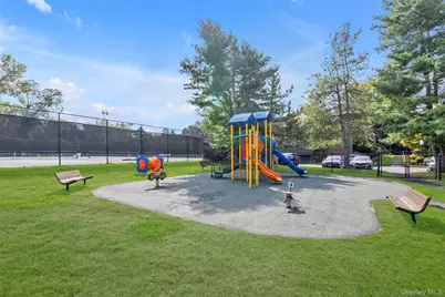 9 Squirrel Hill #231, Roslyn, NY 11576 - Photo 22