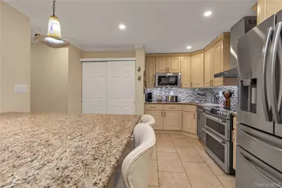 9 Squirrel Hill #231, Roslyn, NY 11576 - Photo 8