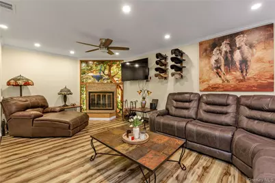 9 Squirrel Hill #231, Roslyn, NY 11576 - Photo 2