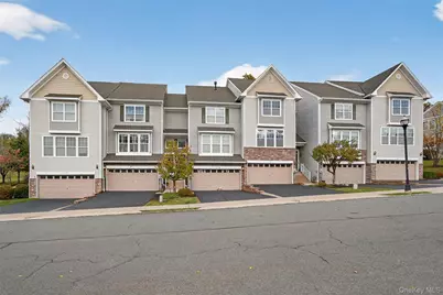 1404 Hawthorn Way, New Windsor, NY 12553 - Photo 2