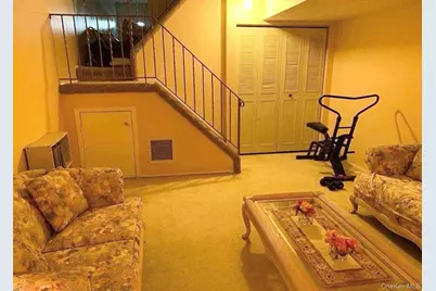 16 Linda Lane, New York, NY 10312 - Photo 14