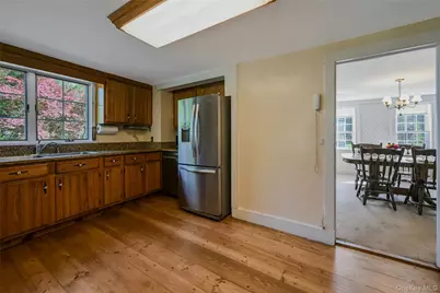 147 N Country Road, Mount Sinai, NY 11766 - Photo 10