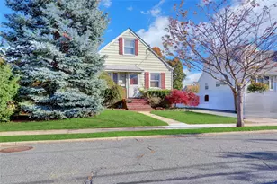 11 Wood St, Lynbrook, NY 11563 - Photo 4