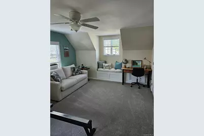 681 N Clinton Avenue, Lindenhurst, NY 11757 - Photo 16