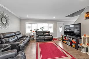 5 Wilfred Blvd, Hicksville, NY 11801 - Photo 2