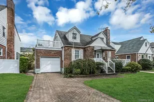 16 William St, New Hyde Park, NY 11040 - Photo 2