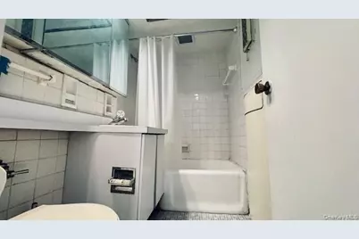 142-05 Roosevelt Avenue #521, Flushing, NY 11354 - Photo 10
