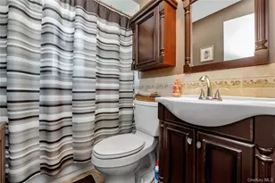 1558 9th St, West Babylon, NY 11704 - Photo 10