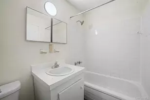 8 Wyndover Woods Ln, White Plains, NY 10603 - Photo 12