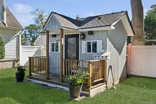 320 W 11th St, Deer Park, NY 11729 - Photo 30