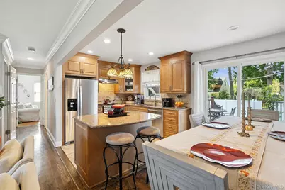 320 W 11th Street, Deer Park, NY 11729 - Photo 12