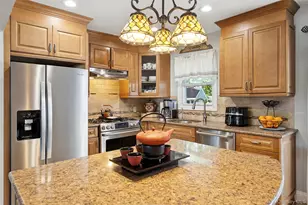 320 W 11th St, Deer Park, NY 11729 - Photo 10