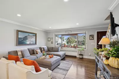 320 W 11th Street, Deer Park, NY 11729 - Photo 6