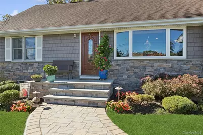 320 W 11th Street, Deer Park, NY 11729 - Photo 4