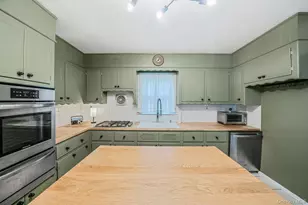 15 Raymond Ave, Farmingville, NY 11738 - Photo 4