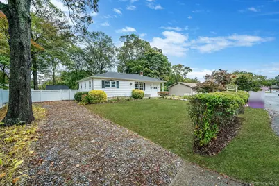 15 Raymond Avenue, Farmingville, NY 11738 - Photo 8