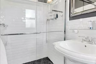 266 Pelham Rd, New Rochelle, NY 10805 - Photo 14