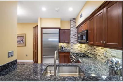 10 City Place #8B, White Plains, NY 10601 - Photo 4