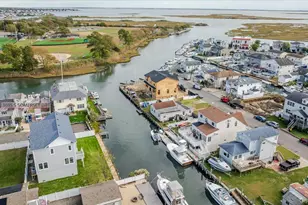 3695 S Somerset Dr, Seaford, NY 11783 - Photo 50