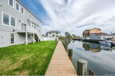 3695 S Somerset Drive, Seaford, NY 11783 - Photo 42