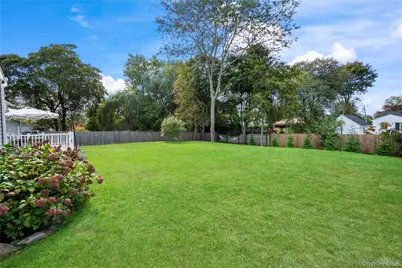 276 Bay Avenue, Patchogue, NY 11772 - Photo 32