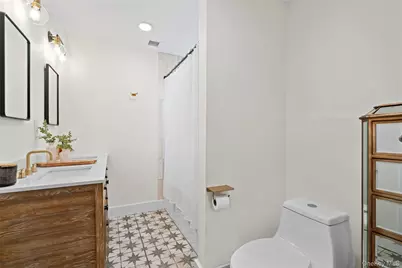 276 Bay Avenue, Patchogue, NY 11772 - Photo 20