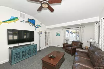 2499 3rd Avenue, East Meadow, NY 11554 - Photo 12