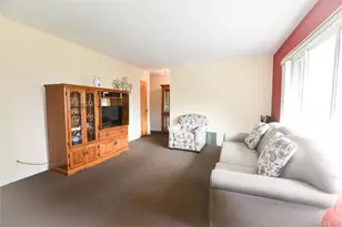 112 Edmunton Dr, North Babylon, NY 11703 - Photo 4