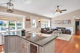 117 Middlesex Ave, Oakdale, NY 11769 - Photo 4