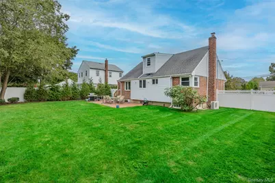 8 Ellsworth Place, East Northport, NY 11731 - Photo 6