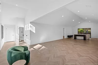 29 Seward Drive, Dix Hills, NY 11746 - Photo 14