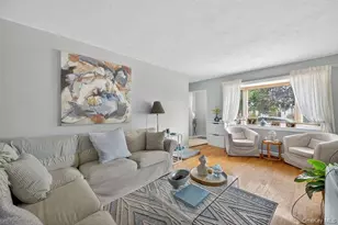 453 Andrews Rd, Mineola, NY 11501 - Photo 4