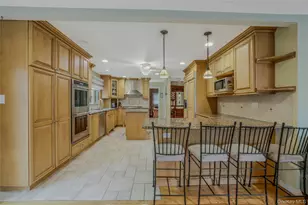 45 Manchester St, Westbury, NY 11590 - Photo 14