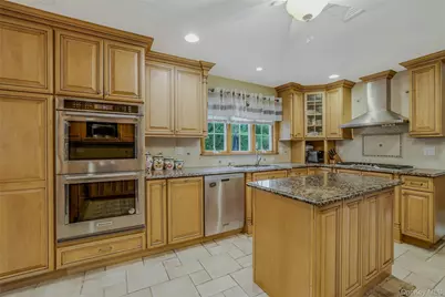 45 Manchester Street, Westbury, NY 11590 - Photo 12