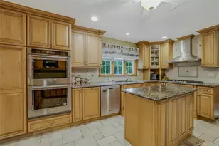 45 Manchester St, Westbury, NY 11590 - Photo 12