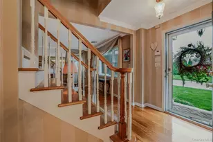 45 Manchester St, Westbury, NY 11590 - Photo 4