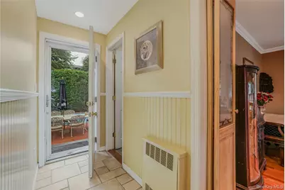 45 Manchester Street, Westbury, NY 11590 - Photo 18