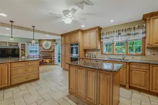 45 Manchester St, Westbury, NY 11590 - Photo 10